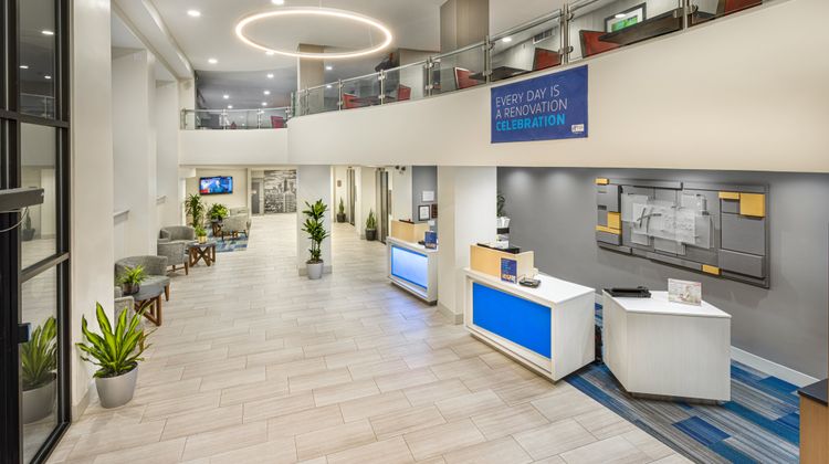 Holiday Inn Express Hotel & Suites Lobby