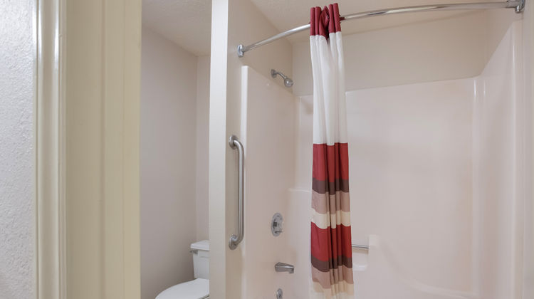 Red Roof Inn Dillon, SC Room