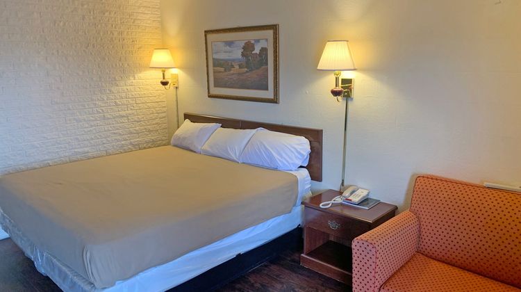 Red Carpet Inn Room
