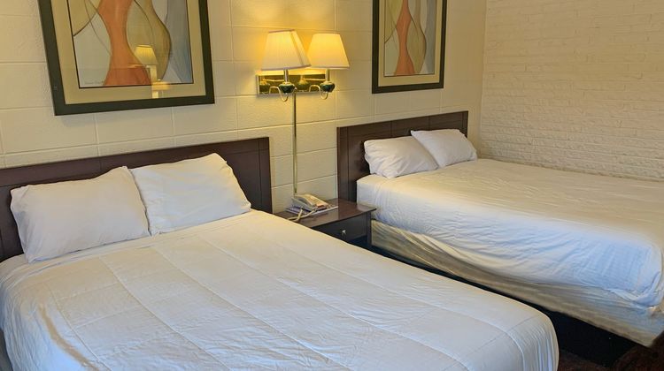 Red Carpet Inn Room