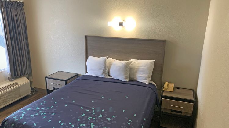 Red Carpet Inn Alexandria Room