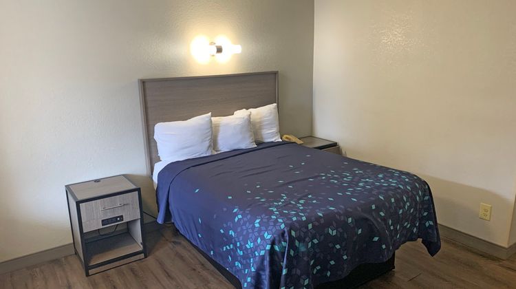 Red Carpet Inn Alexandria Room
