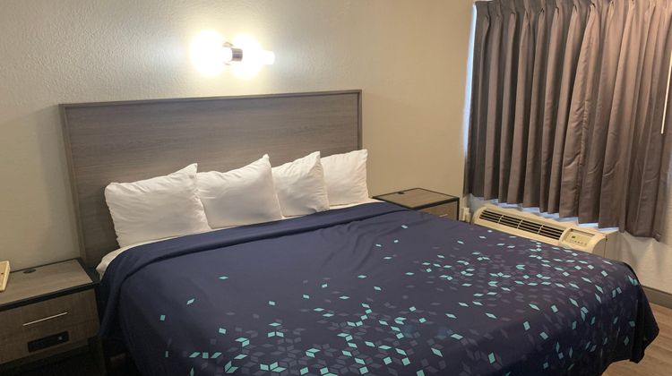 Red Carpet Inn Alexandria Room