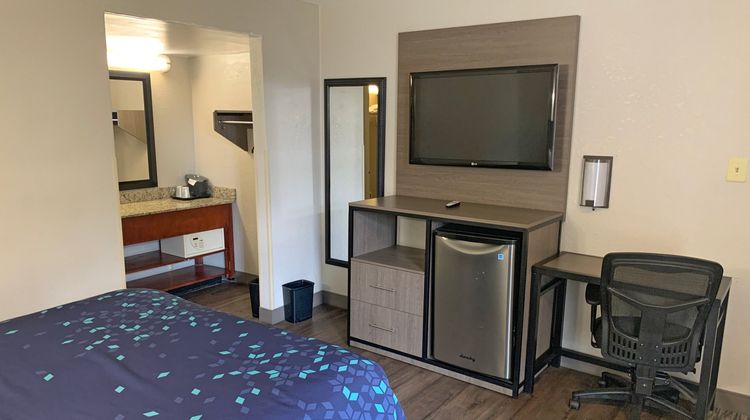 Red Carpet Inn Alexandria Room
