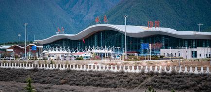 Holiday Inn Express Linzhi Airport Exterior