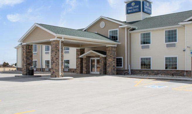 Cobblestone Inn & Suites Exterior