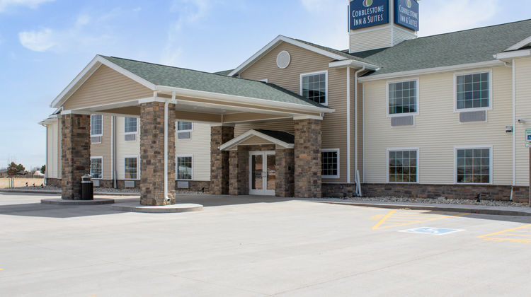 Cobblestone Inn & Suites Exterior