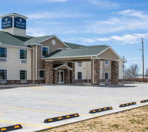 Cobblestone Inn & Suites Exterior