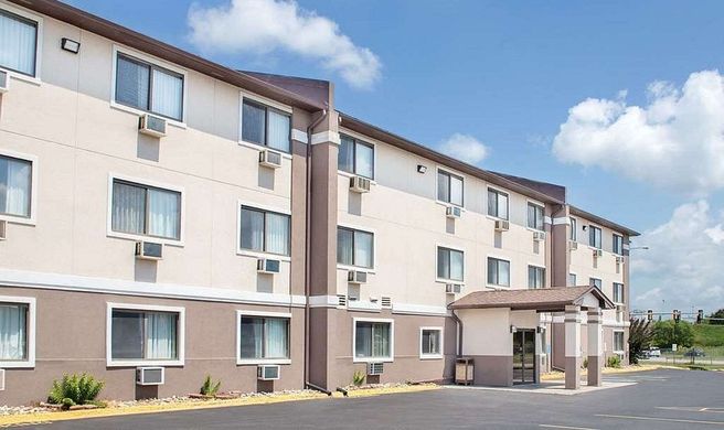 Boarders Inn & Suites Exterior