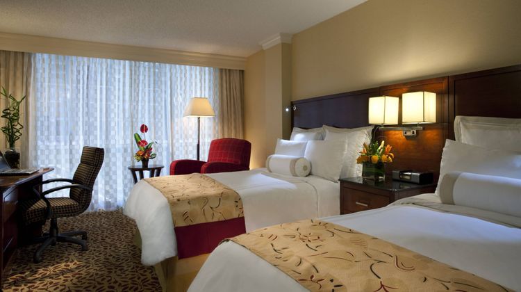 Marriott West Loop by the Galleria Room