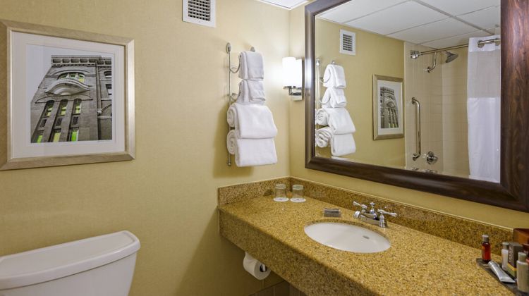 Marriott West Loop by the Galleria Room