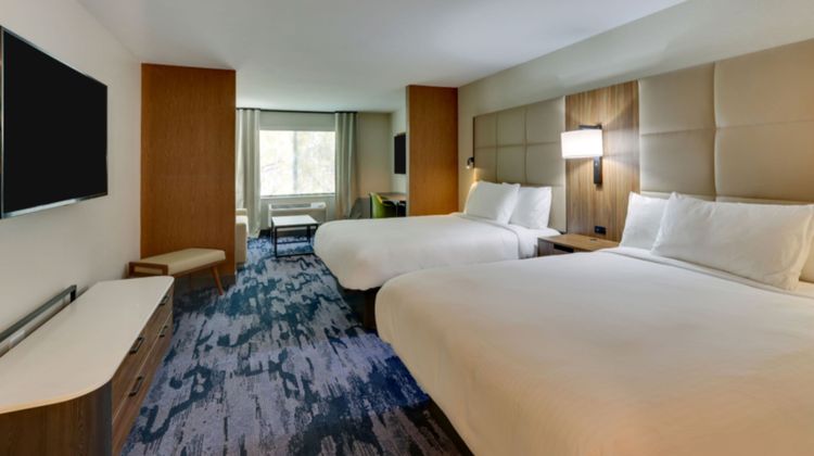 Fairfield Inn & Suites Dalton Suite