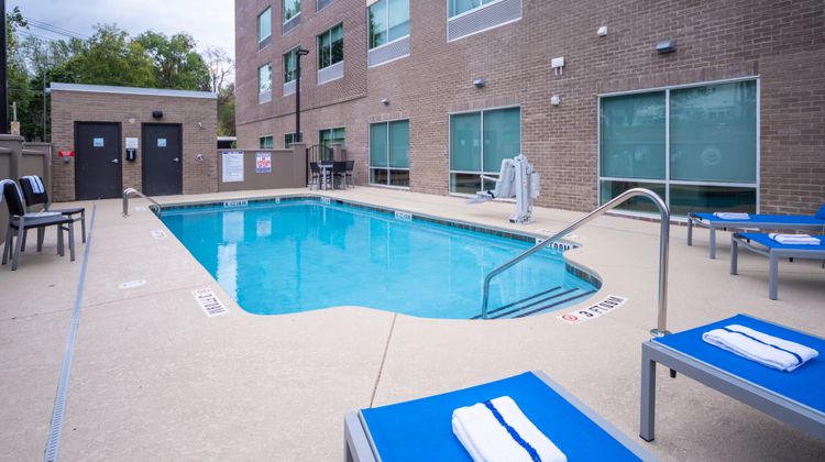 Holiday Inn Express & Suites-City Center Pool