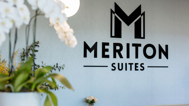 Meriton Suites Sydney Airport Lobby