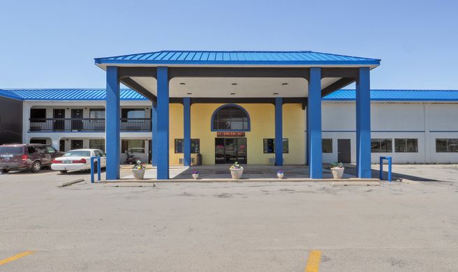 Lonestar Inn & Suites, Erick OK - Hwy 40 Exterior