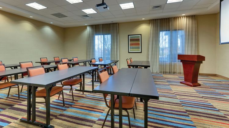 Fairfield Inn & Suites Dunn I-95 Meeting
