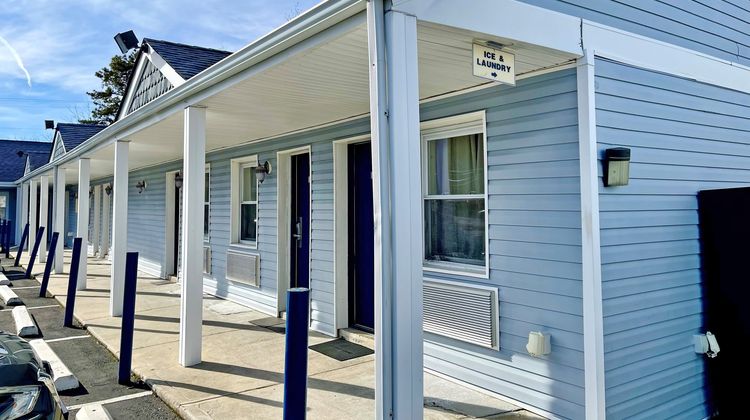 Red Carpet Inn & Suites Exterior