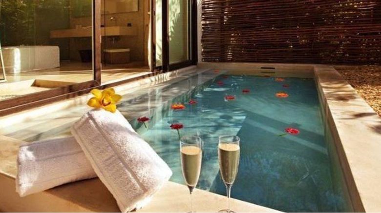 <b>Blue Diamond Luxury Boutique Hotel Pool</b>. Images powered by <a href="https://www.leonardoworldwide.com/" title="Leonardo Worldwide" target="_blank">Leonardo</a>.