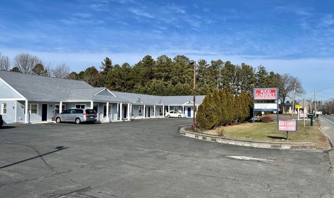 Red Carpet Inn & Suites Exterior