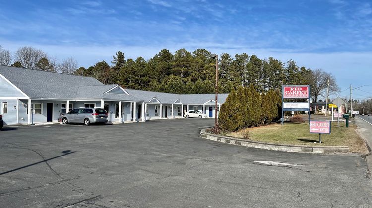 Red Carpet Inn & Suites Exterior
