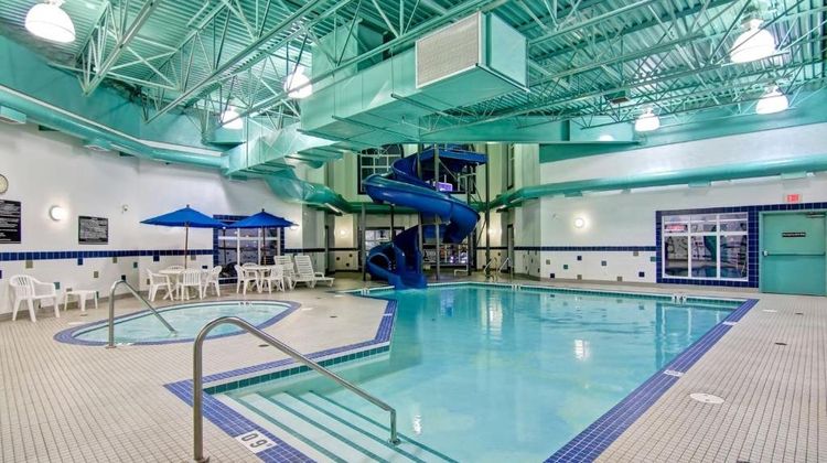 Canalta Hotel Camrose Pool