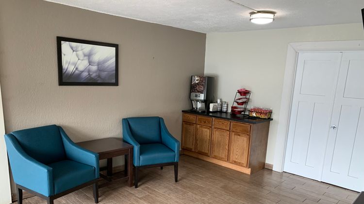 HomeTowne Studios Battle Creek Lobby