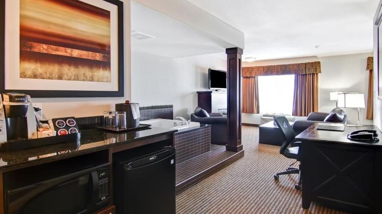 Canalta Moosomin Lobby