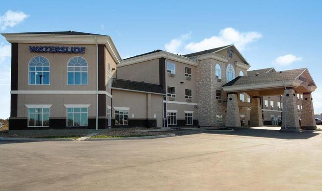Canalta Moosomin Exterior
