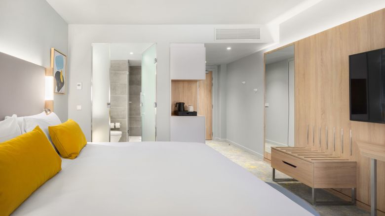 <b>Courtyard Paris CDG Central Airport Room</b>. Images powered by <a href="https://www.leonardoworldwide.com/" title="Leonardo Worldwide" target="_blank">Leonardo</a>.