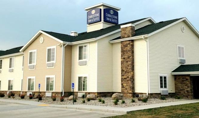 Cobblestone Inn & Suites Exterior