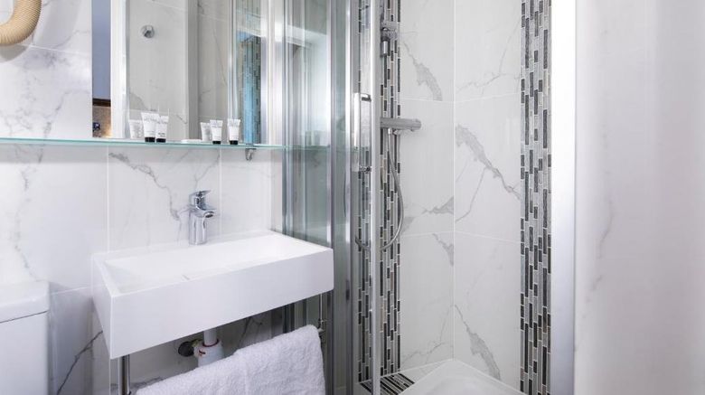 <b>Hotel de Geneve Room</b>. Images powered by <a href="https://www.leonardoworldwide.com/" title="Leonardo Worldwide" target="_blank">Leonardo</a>.