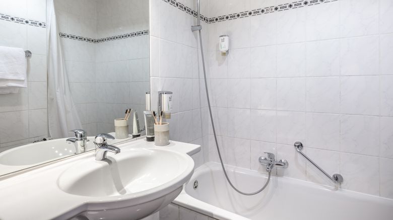 <b>Novum Hotel Continental Frankfurt Room</b>. Images powered by <a href="https://www.leonardoworldwide.com/" title="Leonardo Worldwide" target="_blank">Leonardo</a>.