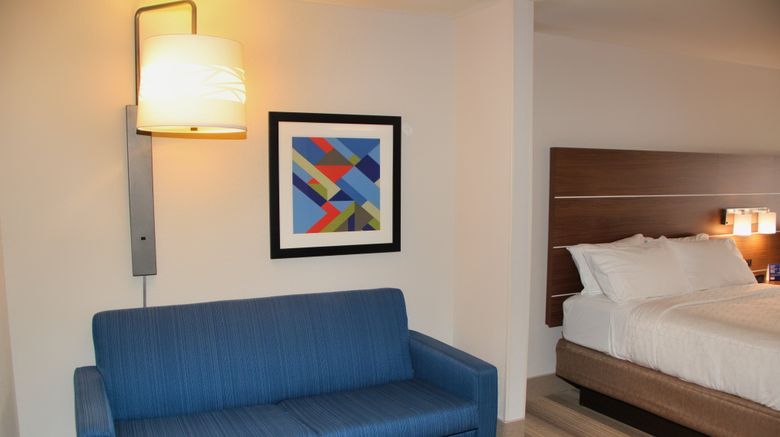 <b>Holiday Inn Express Room</b>. Images powered by <a href="https://www.leonardoworldwide.com/" title="Leonardo Worldwide" target="_blank">Leonardo</a>.