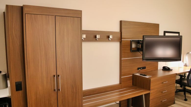 <b>Holiday Inn Express Room</b>. Images powered by <a href="https://www.leonardoworldwide.com/" title="Leonardo Worldwide" target="_blank">Leonardo</a>.