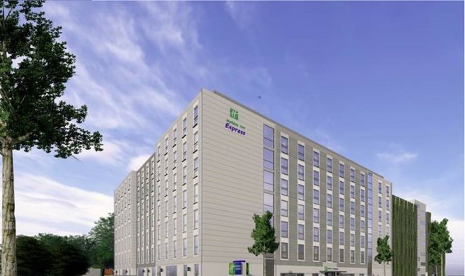 Holiday Inn Express Airport Exterior