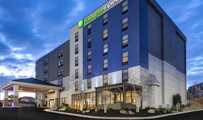 Holiday Inn Express Omaha West - 90th St Exterior