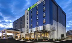 Holiday Inn Express Omaha West - 90th St