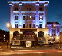 Killarney Plaza Hotel & Spa Exterior