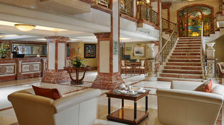 Killarney Plaza Hotel & Spa Lobby