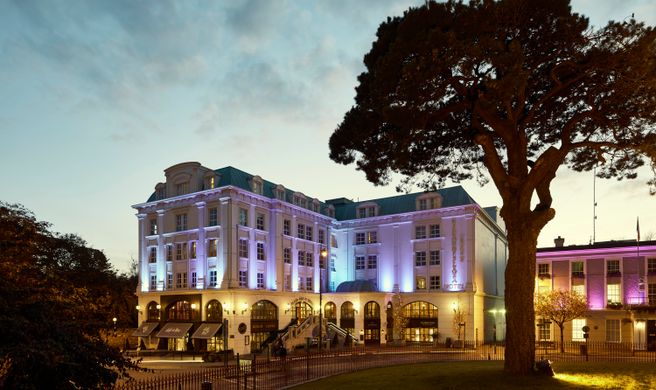 Killarney Plaza Hotel & Spa Exterior