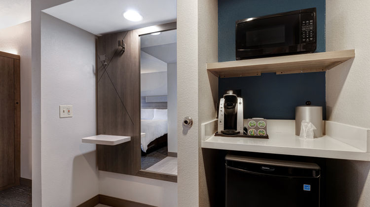 Holiday Inn Express Omaha West - 90th St Room