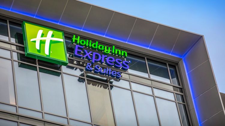 Holiday Inn Express/Stes Sunshine Coast Exterior