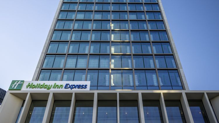 Holiday Inn Express Auckland City Centre Exterior