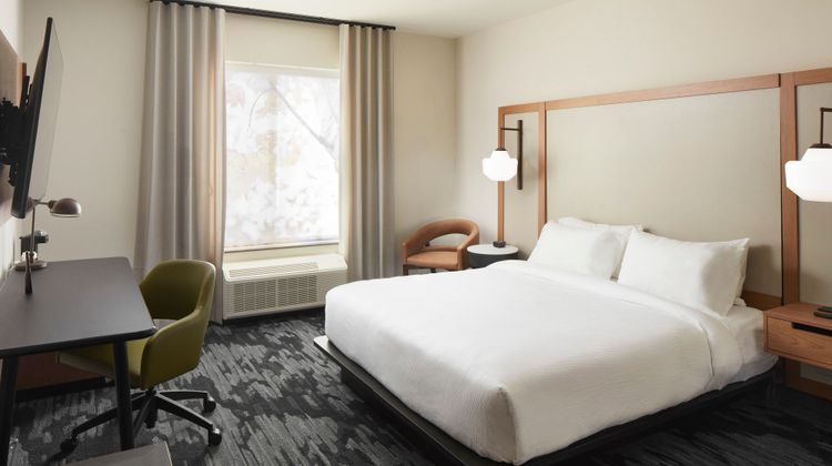 Fairfield Inn & Suites Stony Creek Room