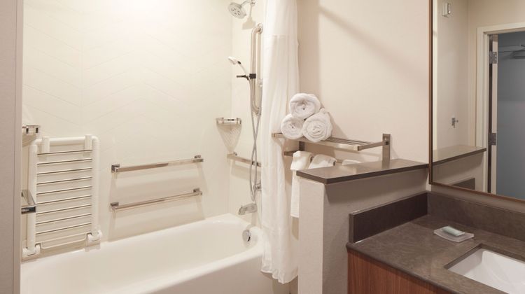 Fairfield Inn & Suites Stony Creek Room