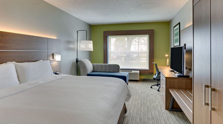 Holiday Inn Express Hotel & Suites Room