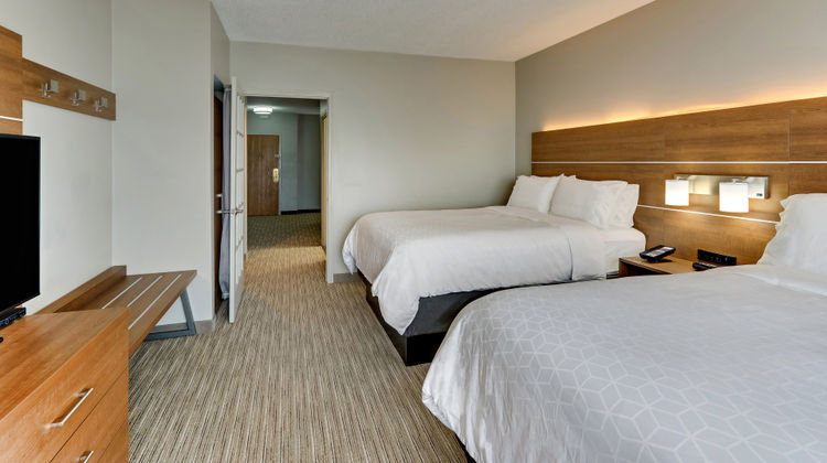 Holiday Inn Express Hotel & Suites Suite