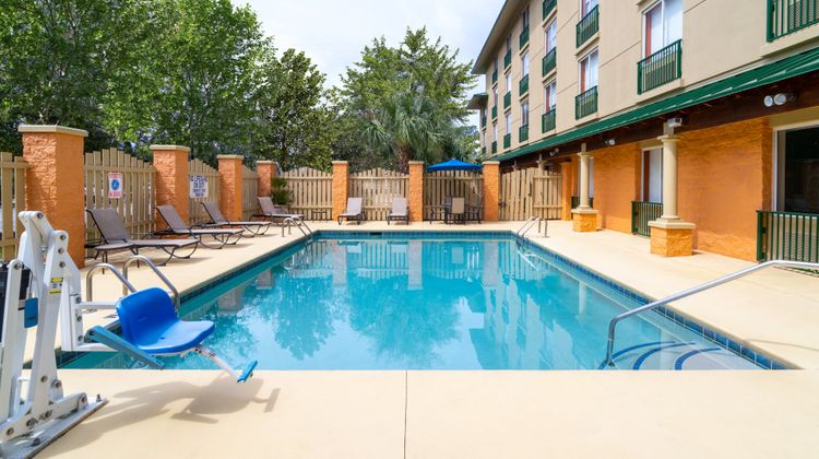 Holiday Inn Express & Suites Pool