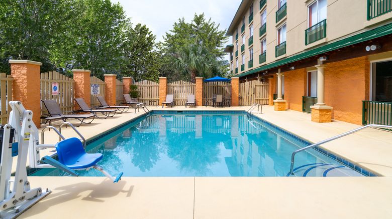 <b>Holiday Inn Express & Suites Pool</b>. Images powered by <a href="https://www.leonardoworldwide.com/" title="Leonardo Worldwide" target="_blank">Leonardo</a>.
