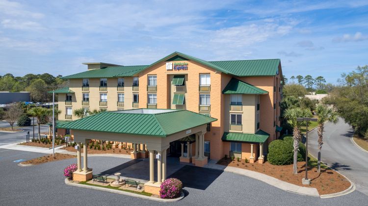 Holiday Inn Express & Suites Exterior